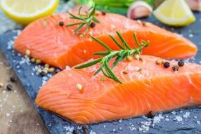 Filet de saumon dans l'alimentation d'un homme ayant une diminution de la libido